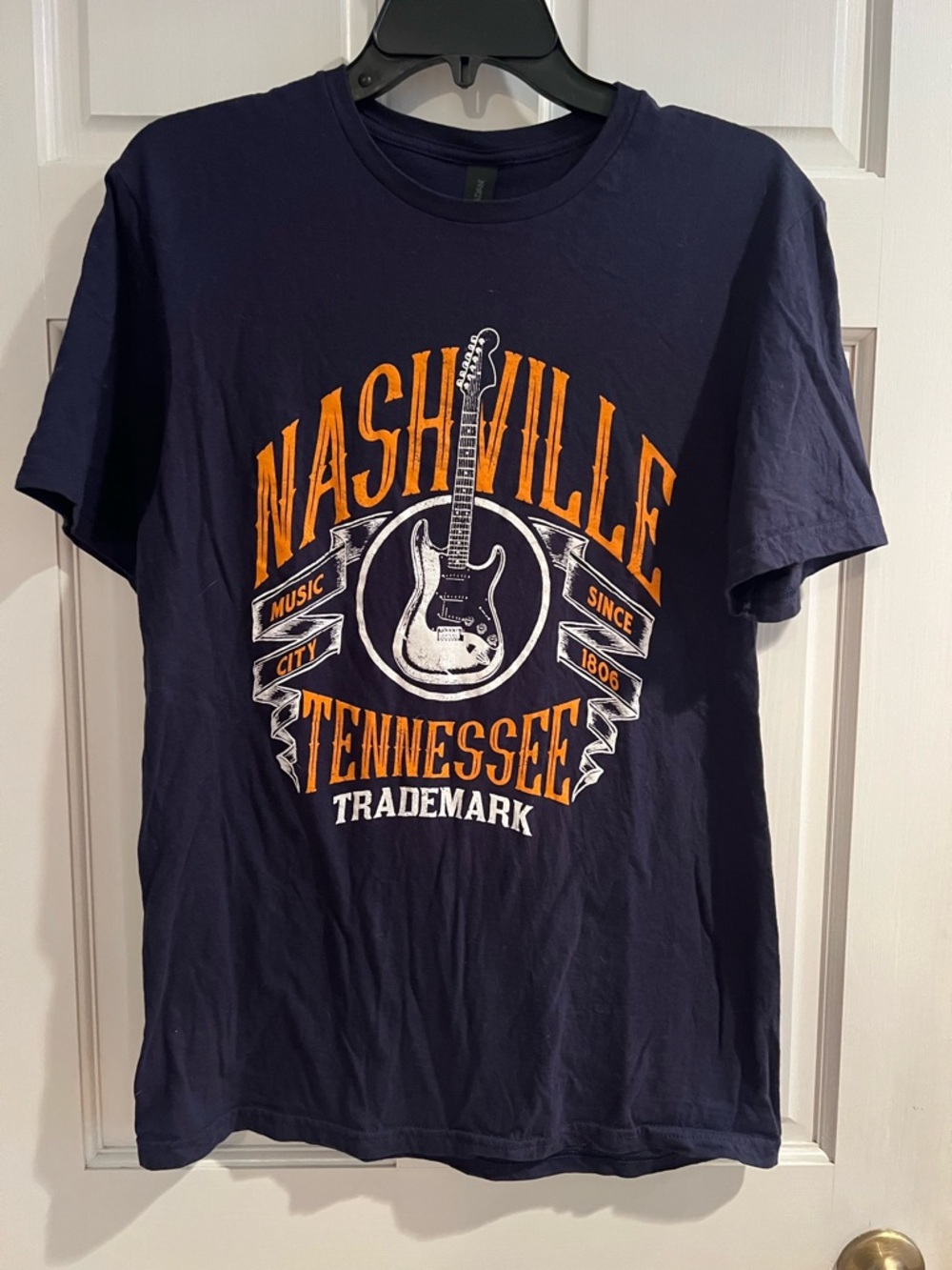 Nashville Tennessee Graphic T-Shirt with Guitar Size M
